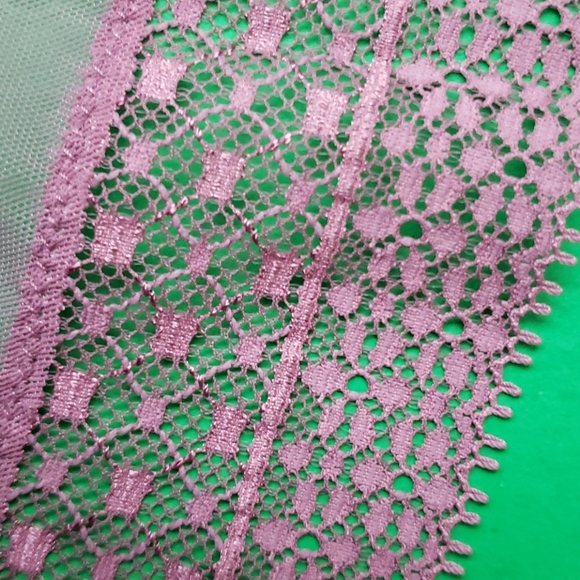 Victoria's Secret Lace Cheeky - Picture 5 of 5